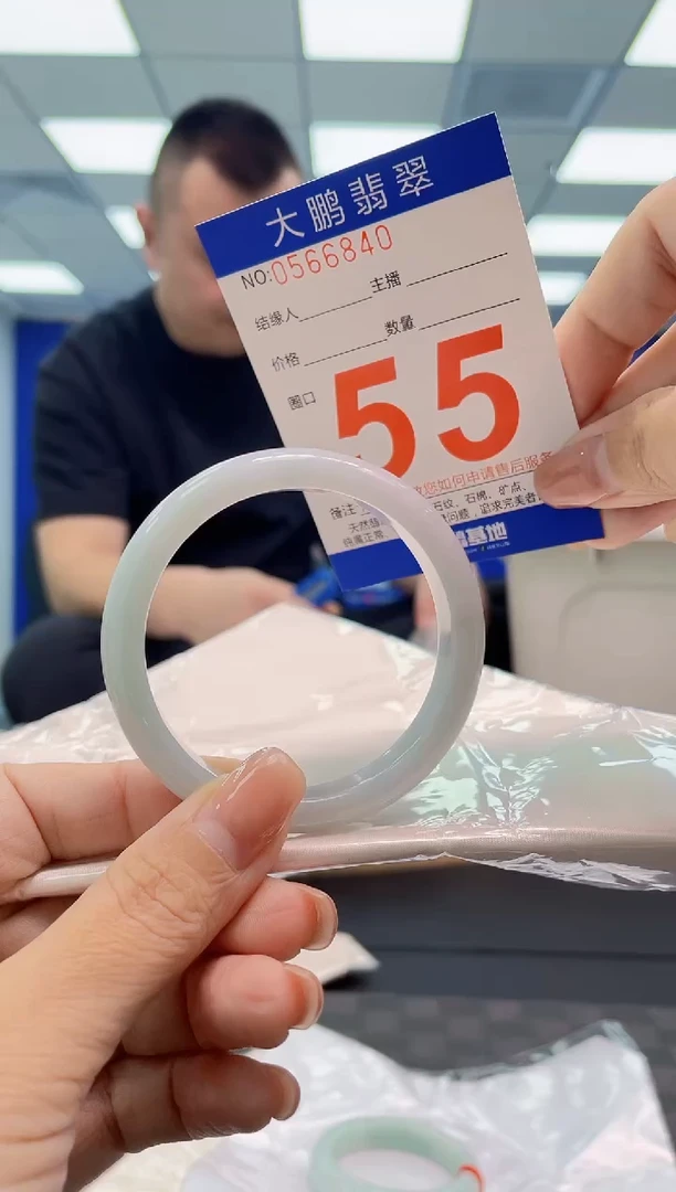 翡翠手镯未镶嵌AAAAAAAA