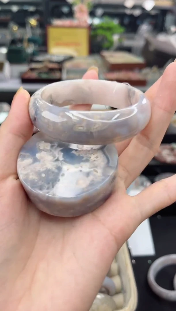 【闪购商品】石英质玉手镯未镶嵌52圈口（赠品镯心）1227100