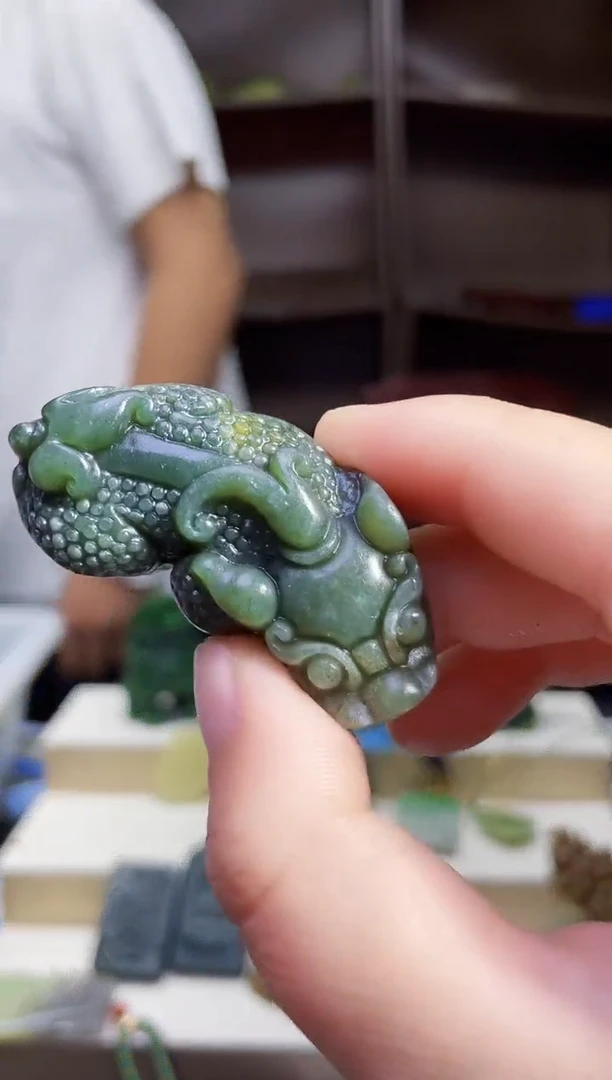 和田玉未镶嵌颈饰1