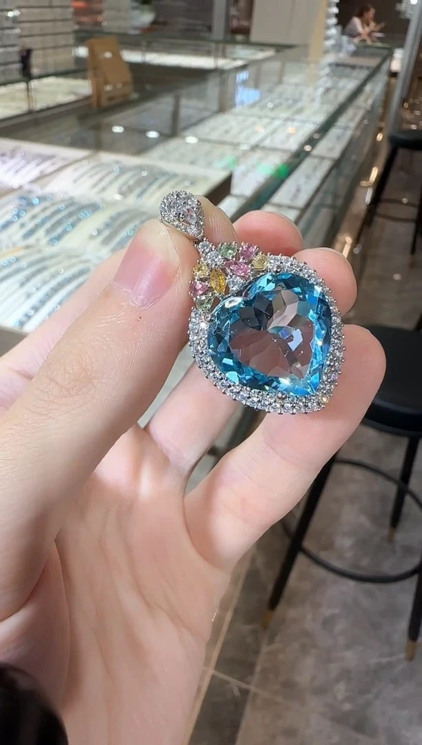 颈饰托帕石银S925镶嵌海洋之心35ct