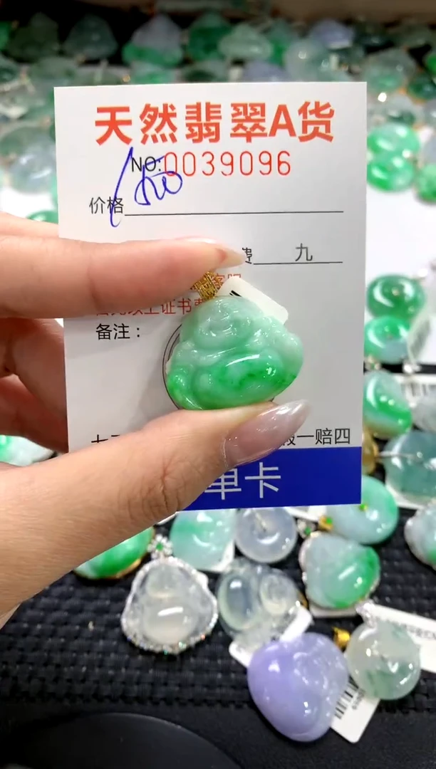 颈饰18K金镶嵌翡翠1111111111111111