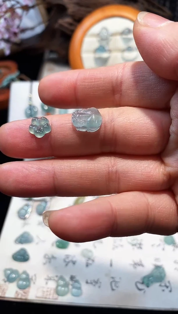 【闪购商品】翡翠颈饰未镶嵌小花+貔貅裸石打孔编绳请联系客服