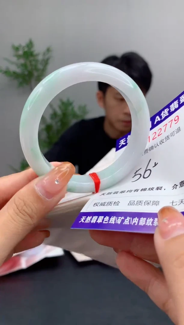 未镶嵌手镯翡翠有纹，完美者勿拍