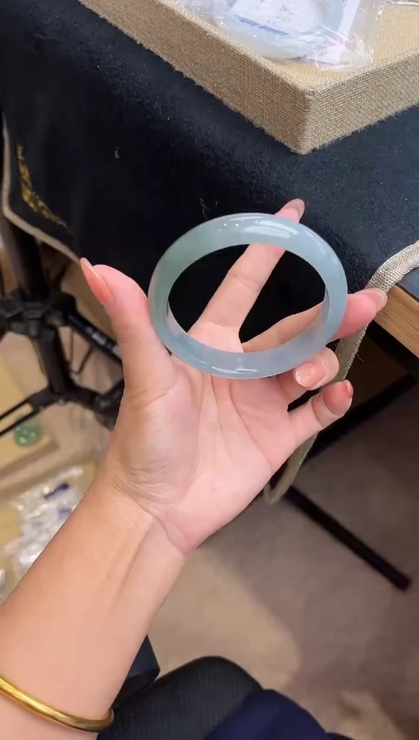 未镶嵌手镯翡翠手镯