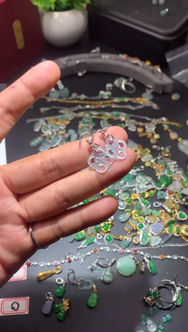 吊坠(不含链)未镶嵌翡翠1