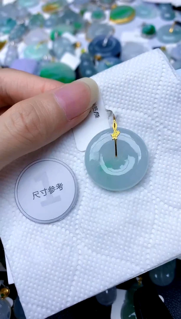 颈饰18K金镶嵌翡翠天然A货翡翠