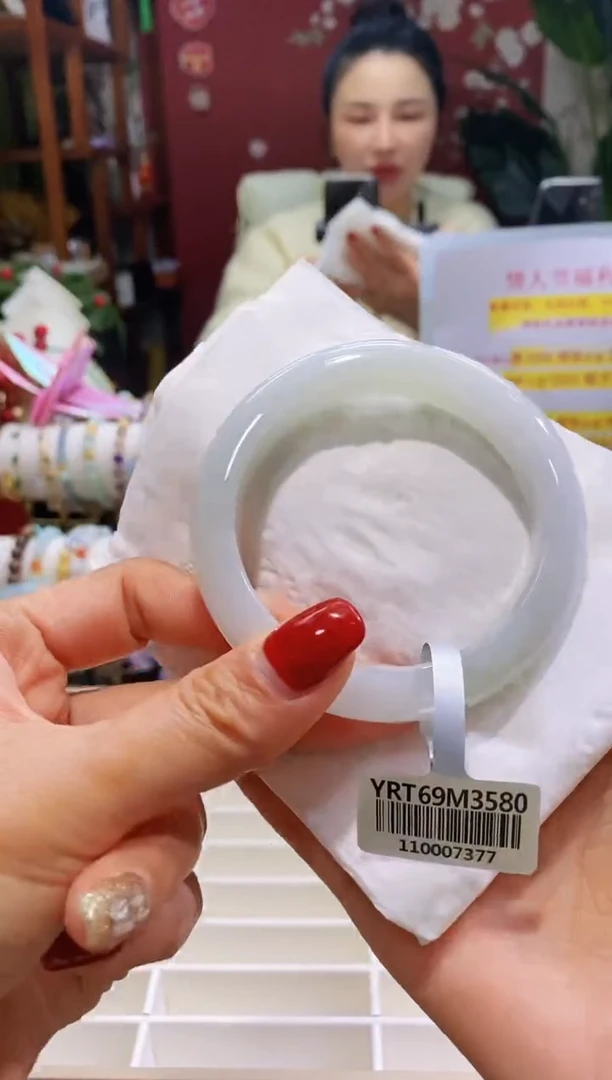 【闪购商品】翡翠手镯未镶嵌130圈口5556/12.2*9.2