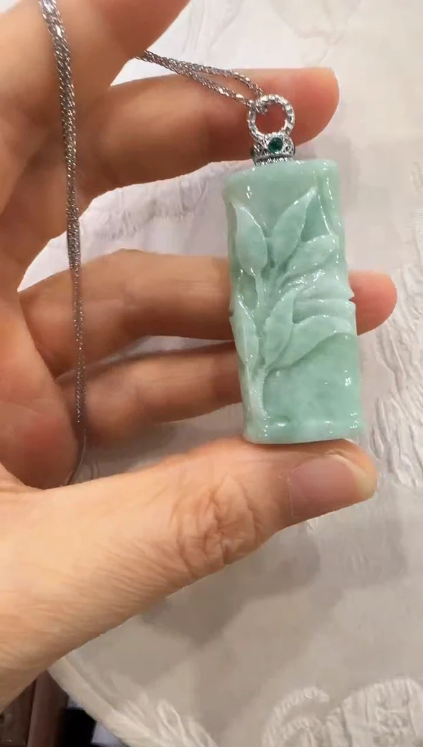 翡翠未镶嵌颈饰国风