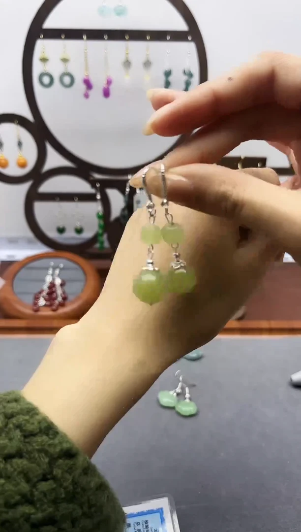 银S925镶嵌和田玉耳饰1126000