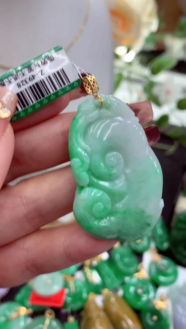 【闪购商品】翡翠吊坠(不含链)18K金镶嵌挂件