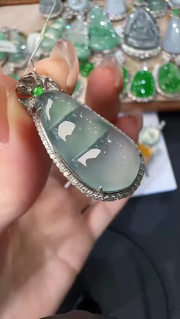 翡翠18K金镶嵌吊坠(不含链)19
