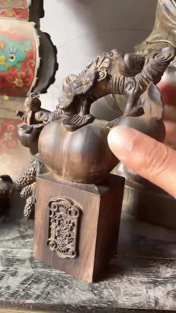 【闪购商品】木木雕新年快乐香木摆件