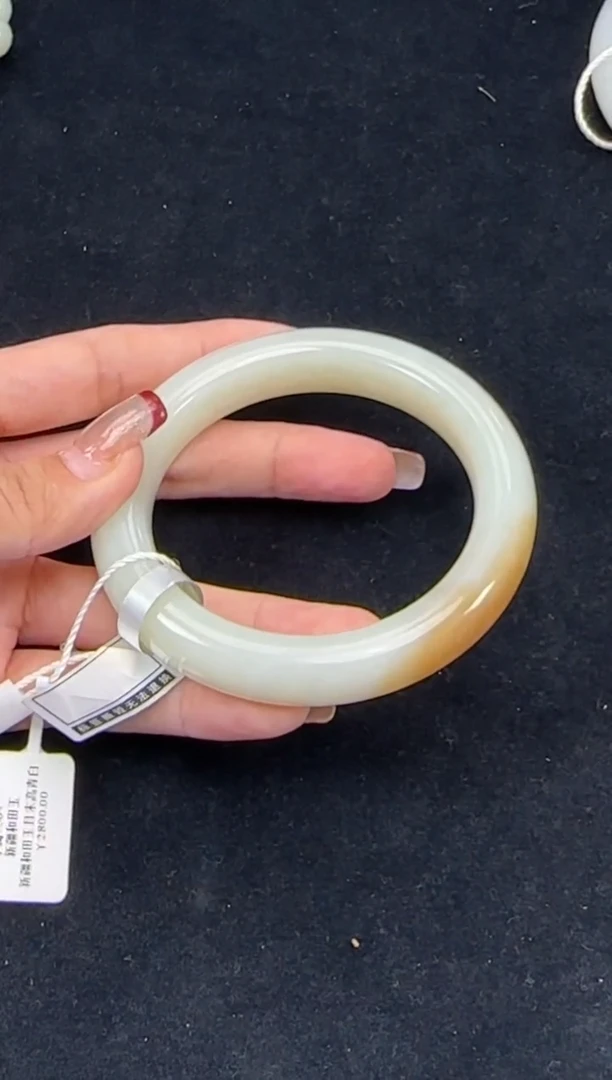 未镶嵌手镯和田玉且末高青白微色差56+手镯确认收货反140