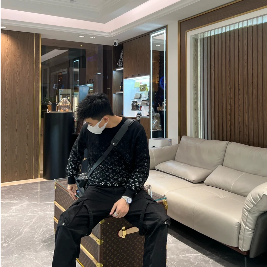 全新未使用 LouisVuitton/路易威登 MM经典印花渐变针织衫 HKN44W