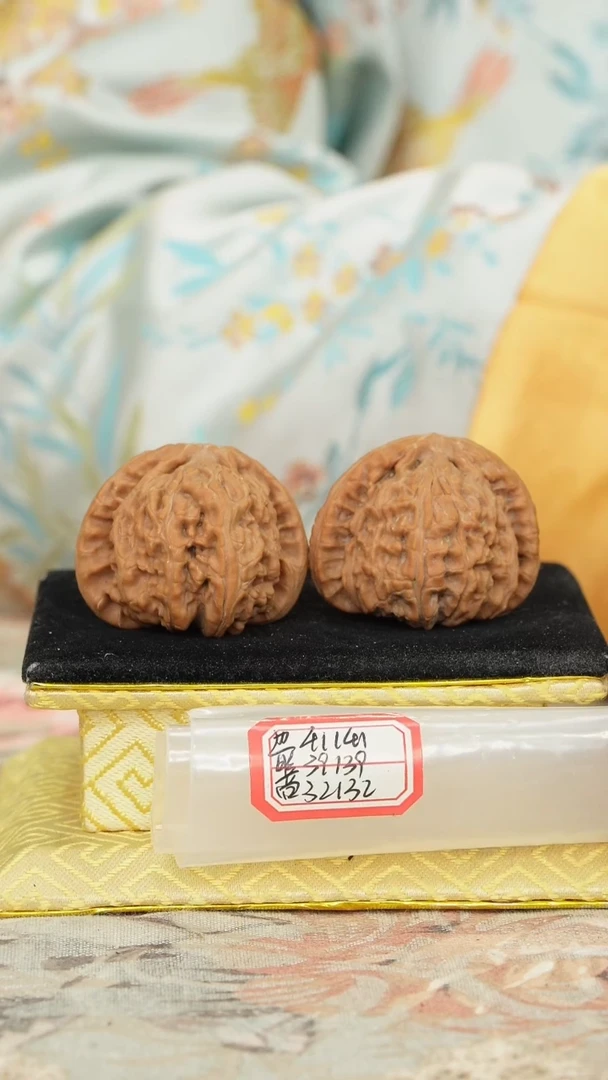 【闪购商品】文玩核桃把件白狮子