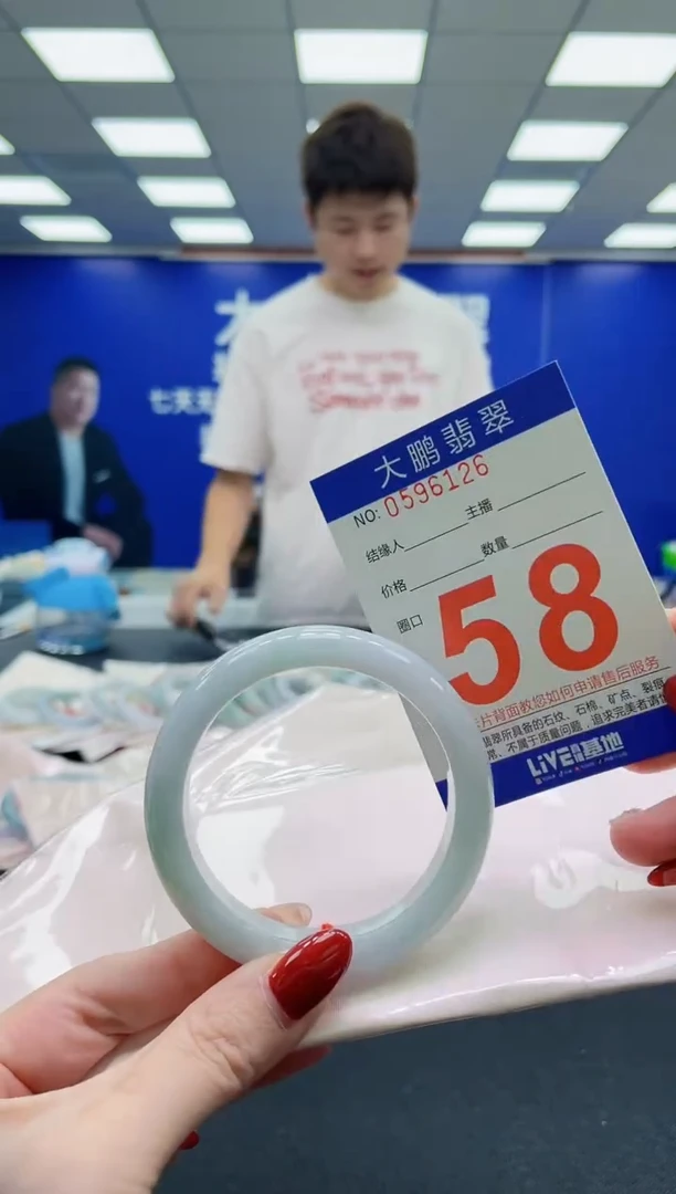 未镶嵌手镯翡翠 AAAAAAAAA