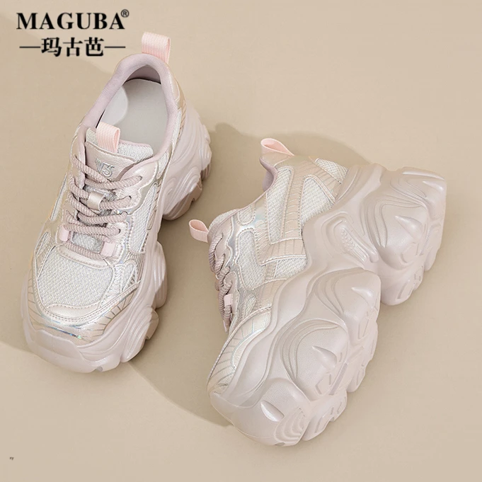 MAGUBA/玛古芭2025新款白色超厚底运动女鞋内增高软底网面老爹鞋
