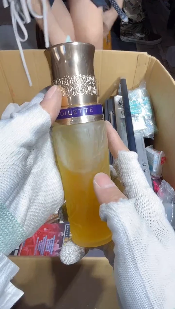 8新1****3   172中古商品，瑕疵品，不保好坏。