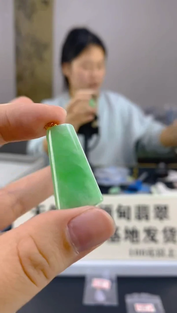 【闪购商品】翡翠颈饰18K金镶嵌天然A货翡翠