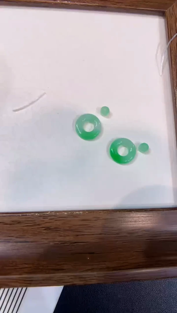 颈饰未镶嵌翡翠甜甜圈 一对