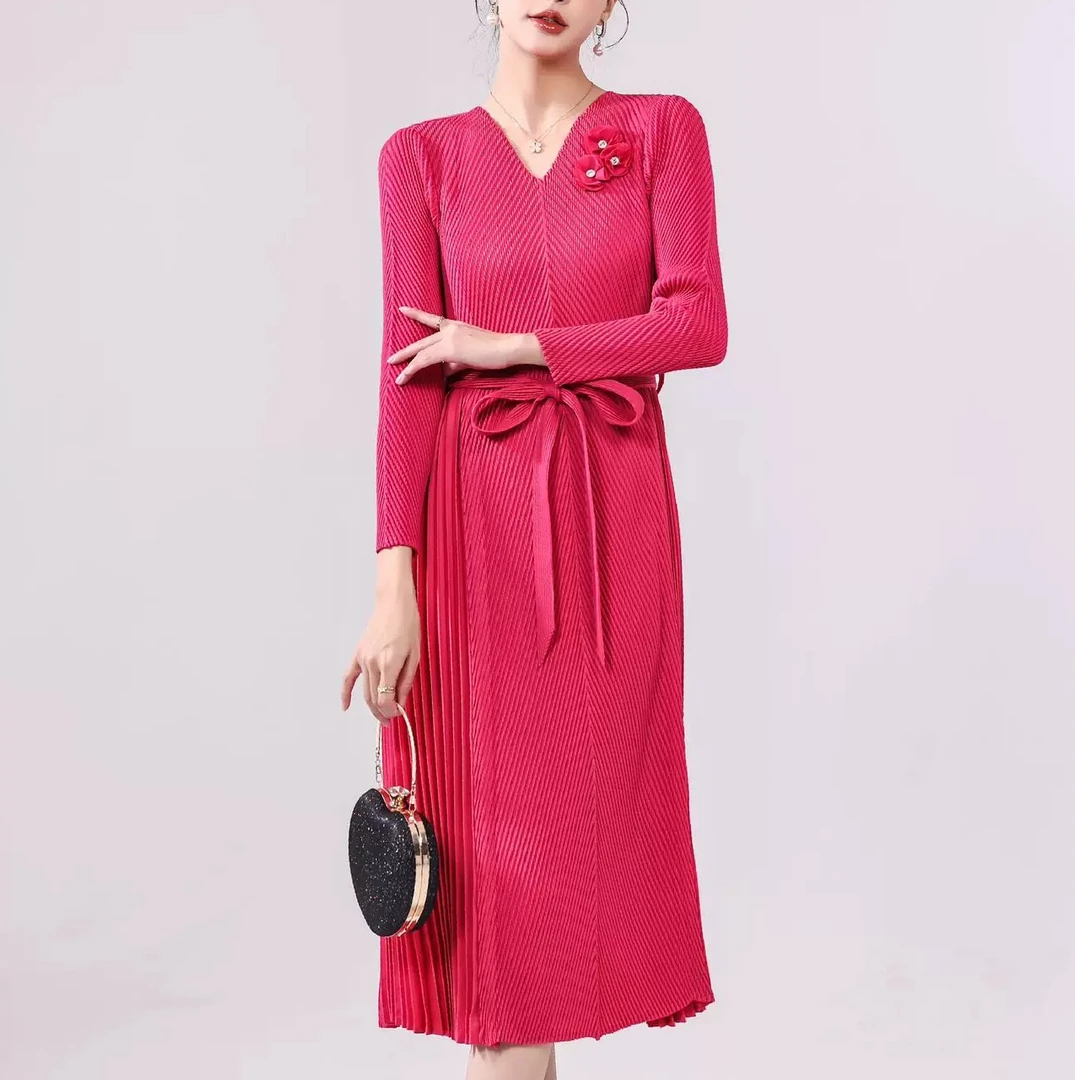 连衣裙新款宅褶皱女装气质时尚中长款压褶设计师欧洲轻奢百褶裙