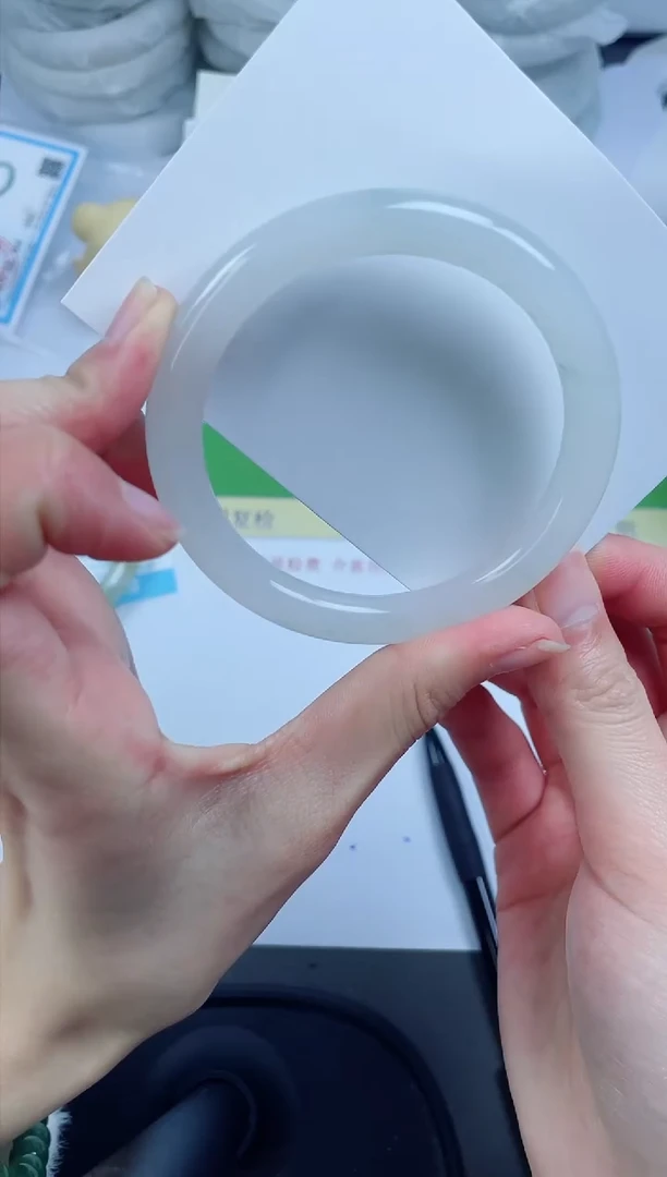 【闪购商品】石英质玉手镯未镶嵌56-57.1