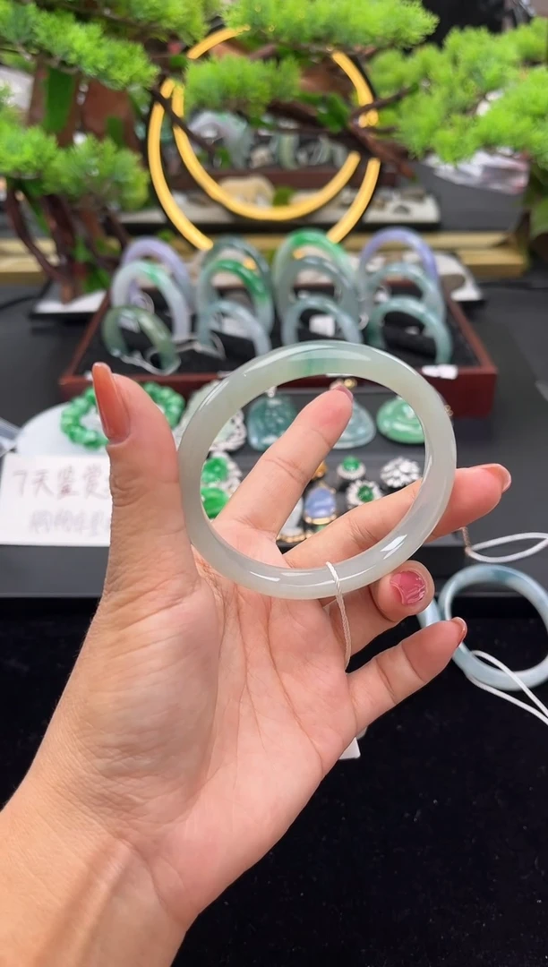 未镶嵌手镯翡翠手镯