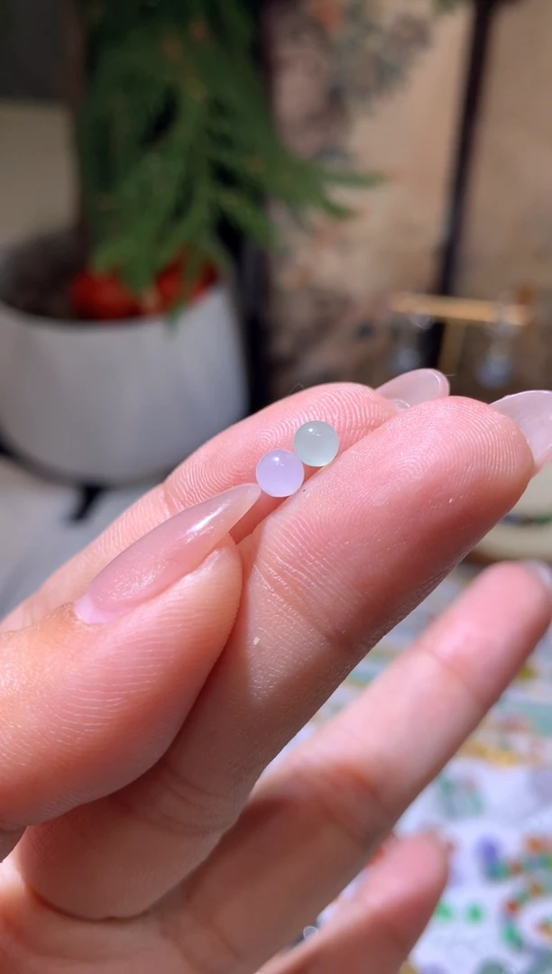 未镶嵌定制翡翠4.4卡珠子2个