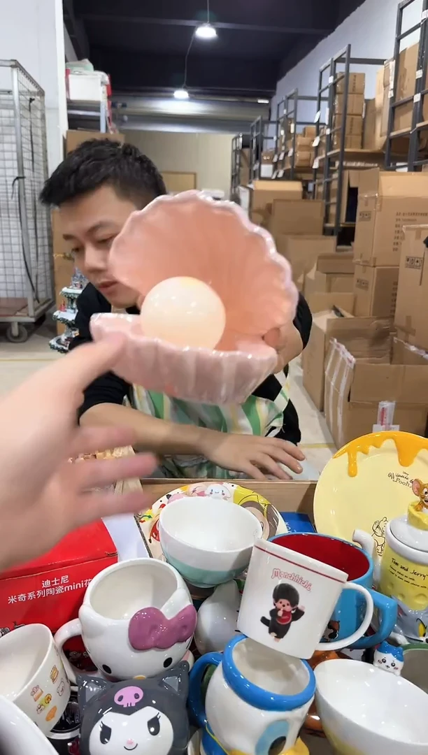 瓷片粉色贝壳带灯摆件
