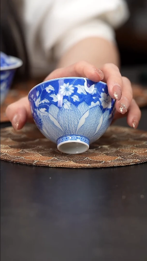 【闪购商品】杯看山柴窑青花图案