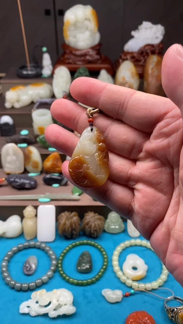 和田玉（糖玉）未镶嵌吊坠(赠链)连年有余