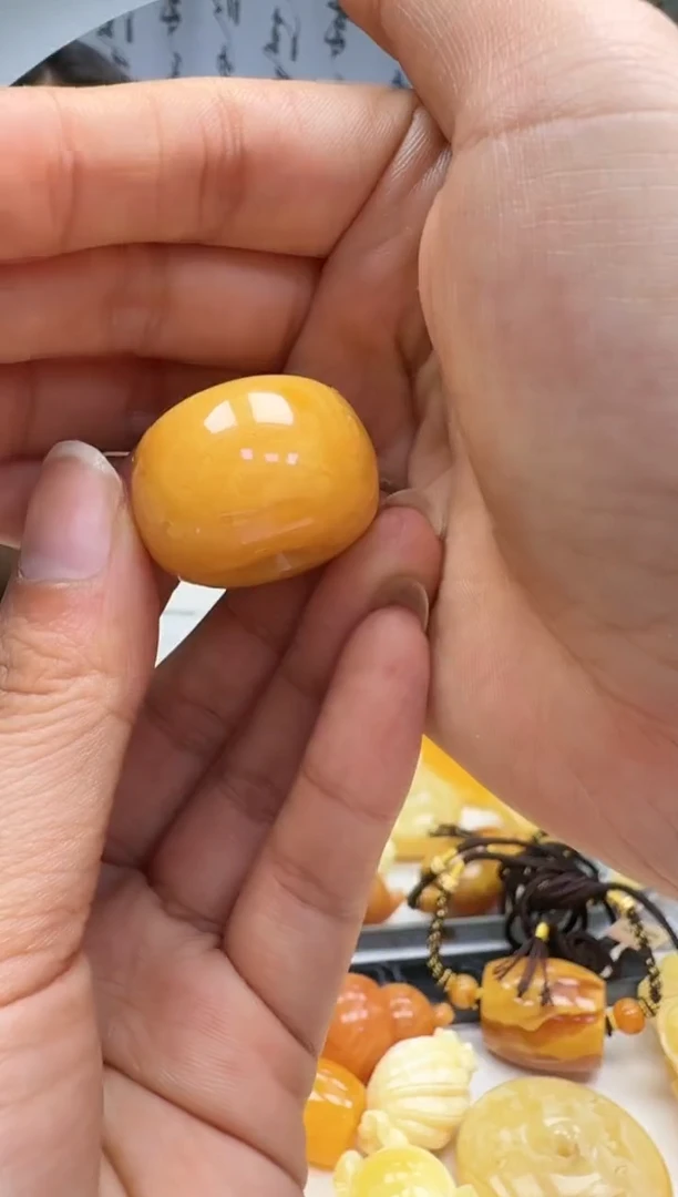 裸石琥珀未镶嵌如图