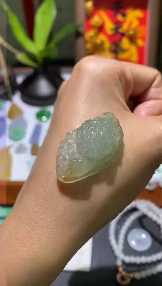 未镶嵌定制翡翠花花吊坠~