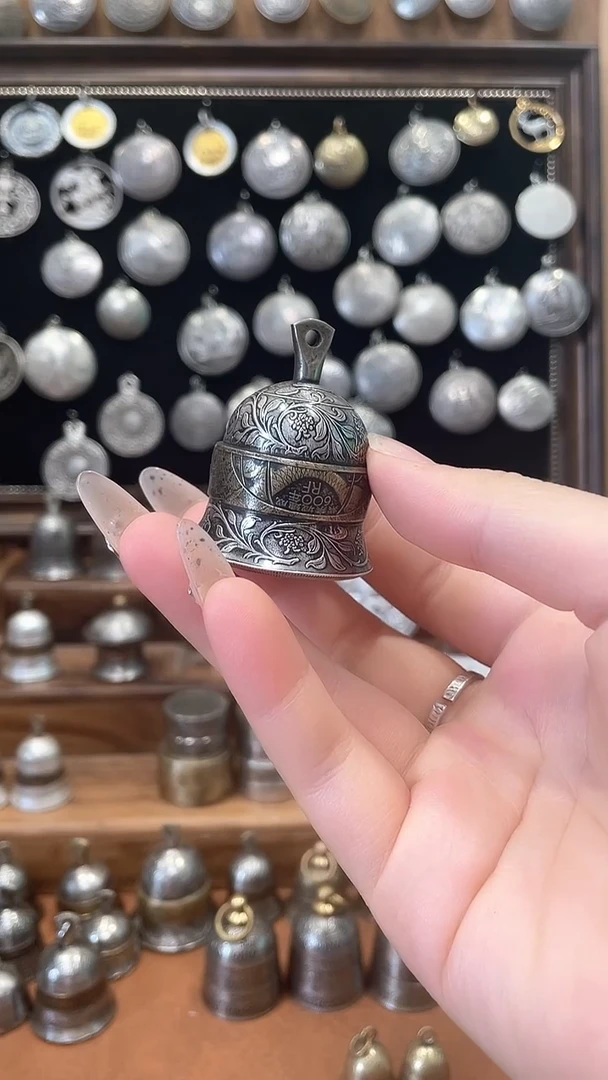 脚****云一克朗龙环银铃铛正品