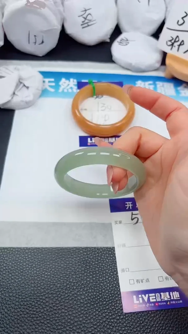【闪购商品】石英质玉手镯未镶嵌57