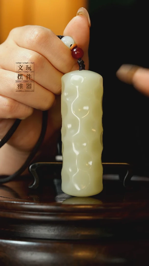 玉《千锤百炼擎天柱》手把件摆件
