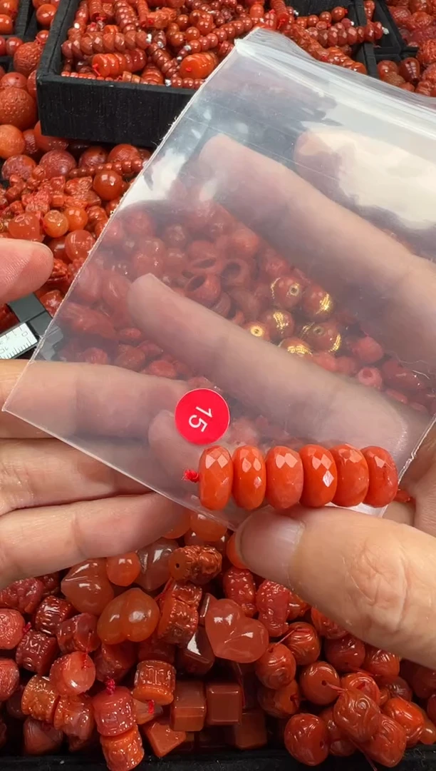 南红玛瑙未镶嵌颈饰1