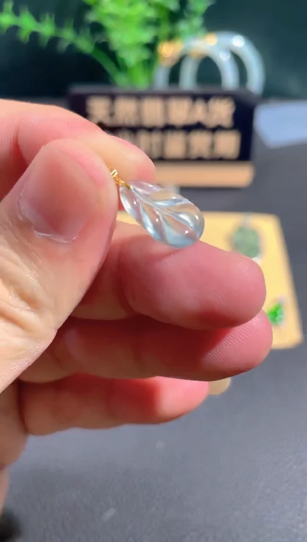 翡翠18K金镶嵌颈饰翡翠