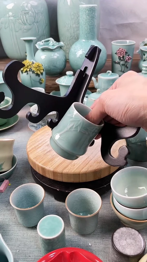 【闪购商品】1竹节杯1博古架 特价 微瑕 慧仙青瓷