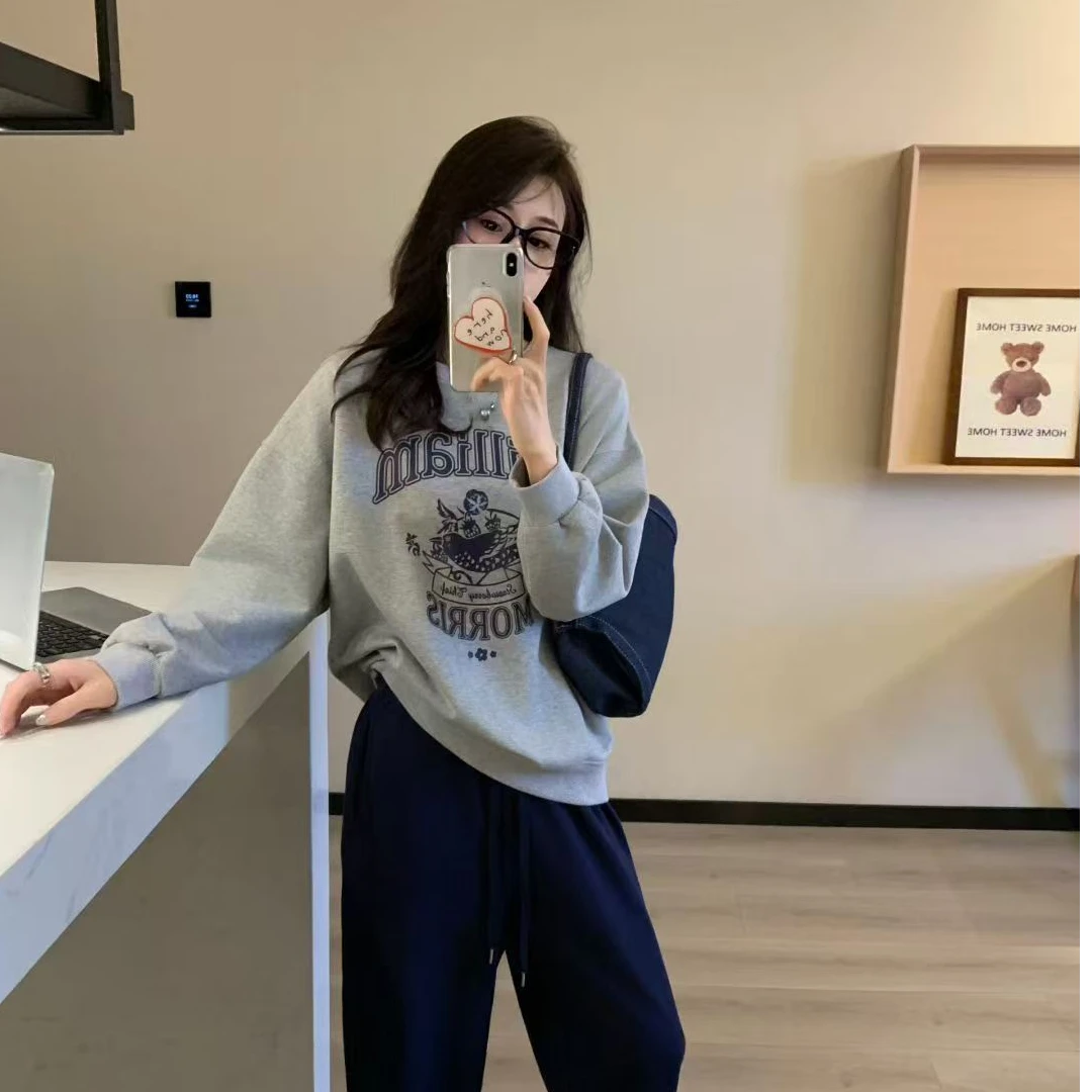 对白美式休闲灰色圆领卫衣女秋季新款宽松套头衫