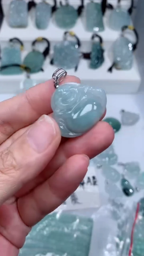 颈饰未镶嵌翡翠吊坠
