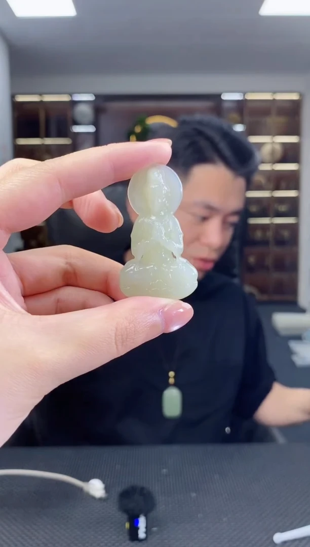 和田玉未镶嵌颈饰正装立体观音吊坠