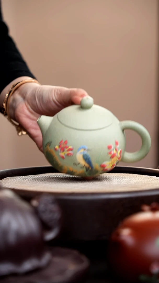 茶壶紫砂豆青砂西施泥绘荷鸟
