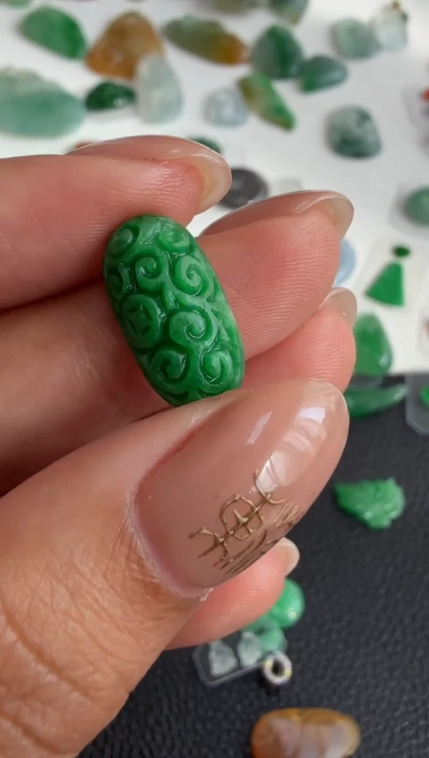 未镶嵌定制翡翠雕花戒面680+68