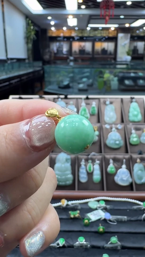 颈饰18K金镶嵌翡翠圆珠吊坠