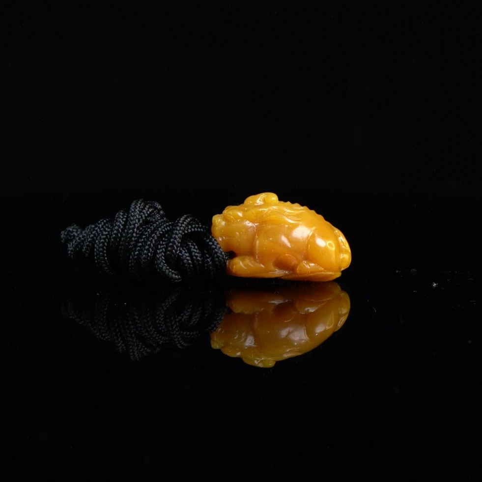 Lot.1.北部结晶田黄貔貅挂件13.6克3.2x1.7x2cm