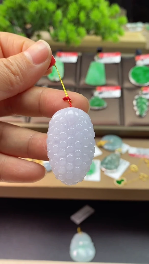 【闪购商品】翡翠颈饰未镶嵌葡萄