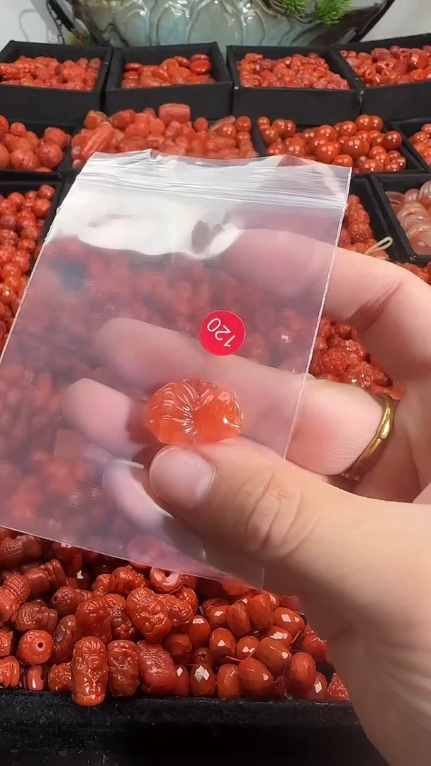 颈饰未镶嵌南红玛瑙1