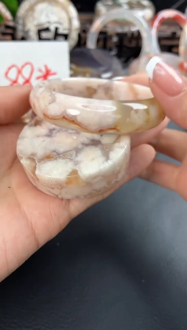 未镶嵌手镯（圆镯）石英质玉53.9