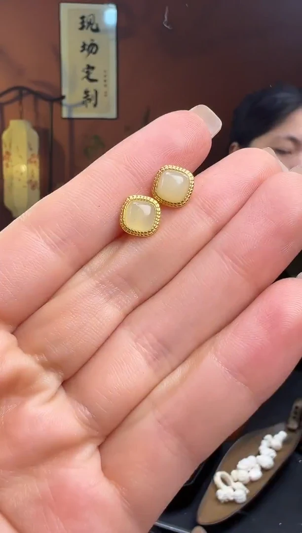 未镶嵌和田玉耳钉黄口